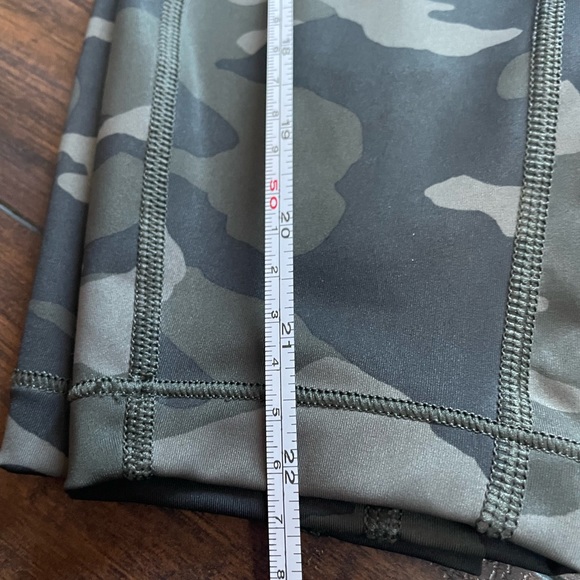 Women’s Athleta Ultimate 7/8 Stash Pocket Legging - Picture 6 of 6